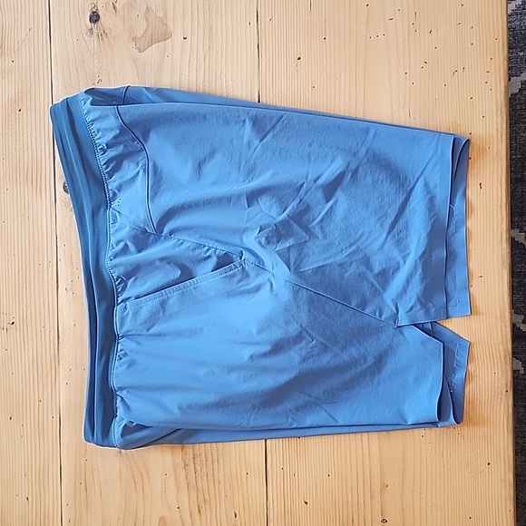 Ten Thousand Set Short - Picture 3 of 4